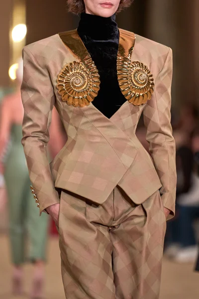 Look 40
